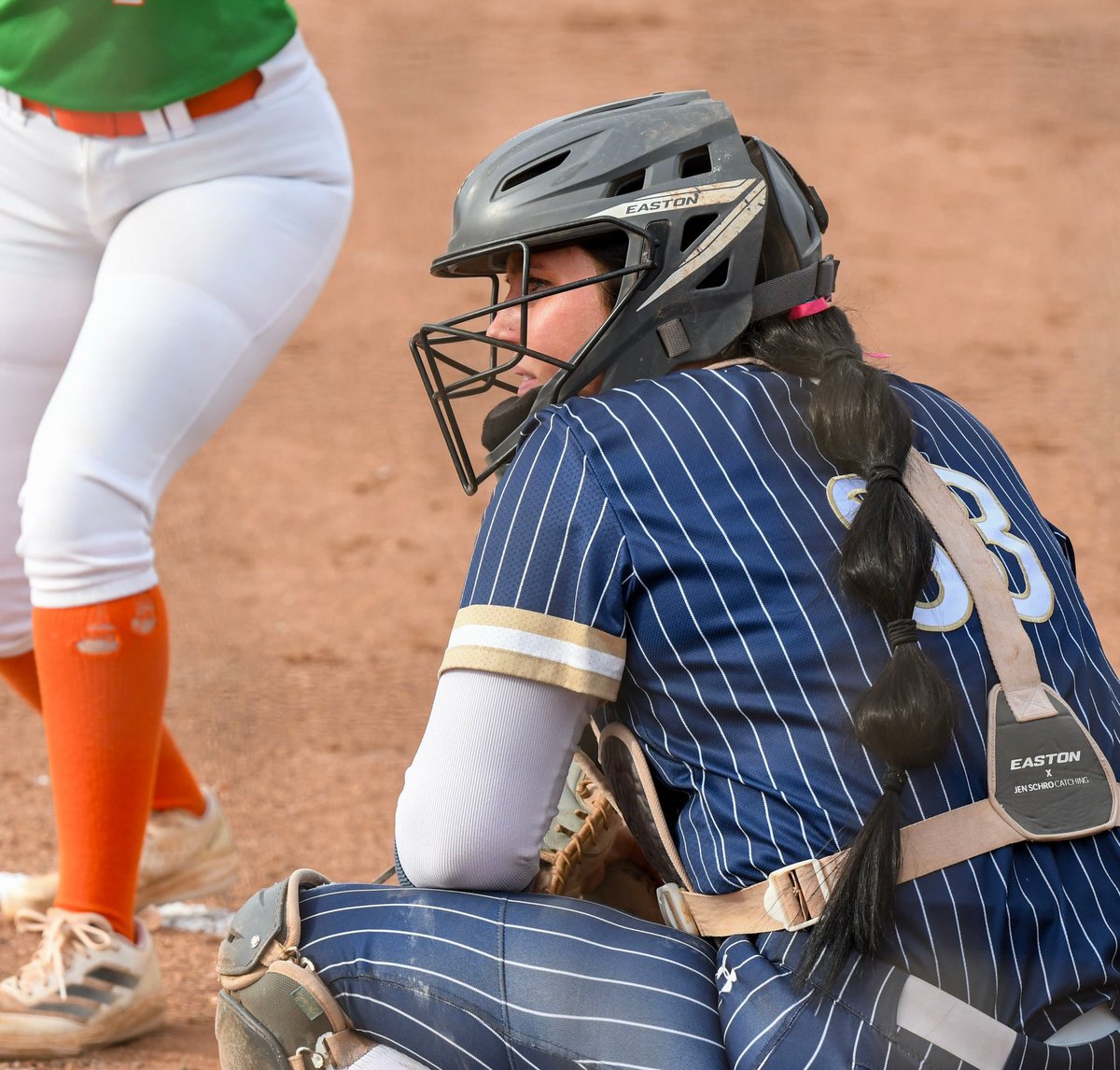 peytoncatcher09's tweet photo. All fun and games until your hair gets tucked in your softball pants while catching behind the plate ππ
Nothing like trying to frame a pitch and call the game while lowkey fighting your own hair ππ₯
#CatcherLife #SoftballProblems https://t.co/Gmr1GWWH7E