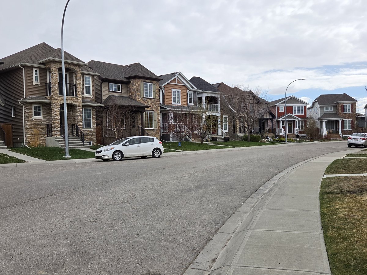 WalkingCalgary's tweet image. Images from #Cranston in southeast #Calgary

#yyc