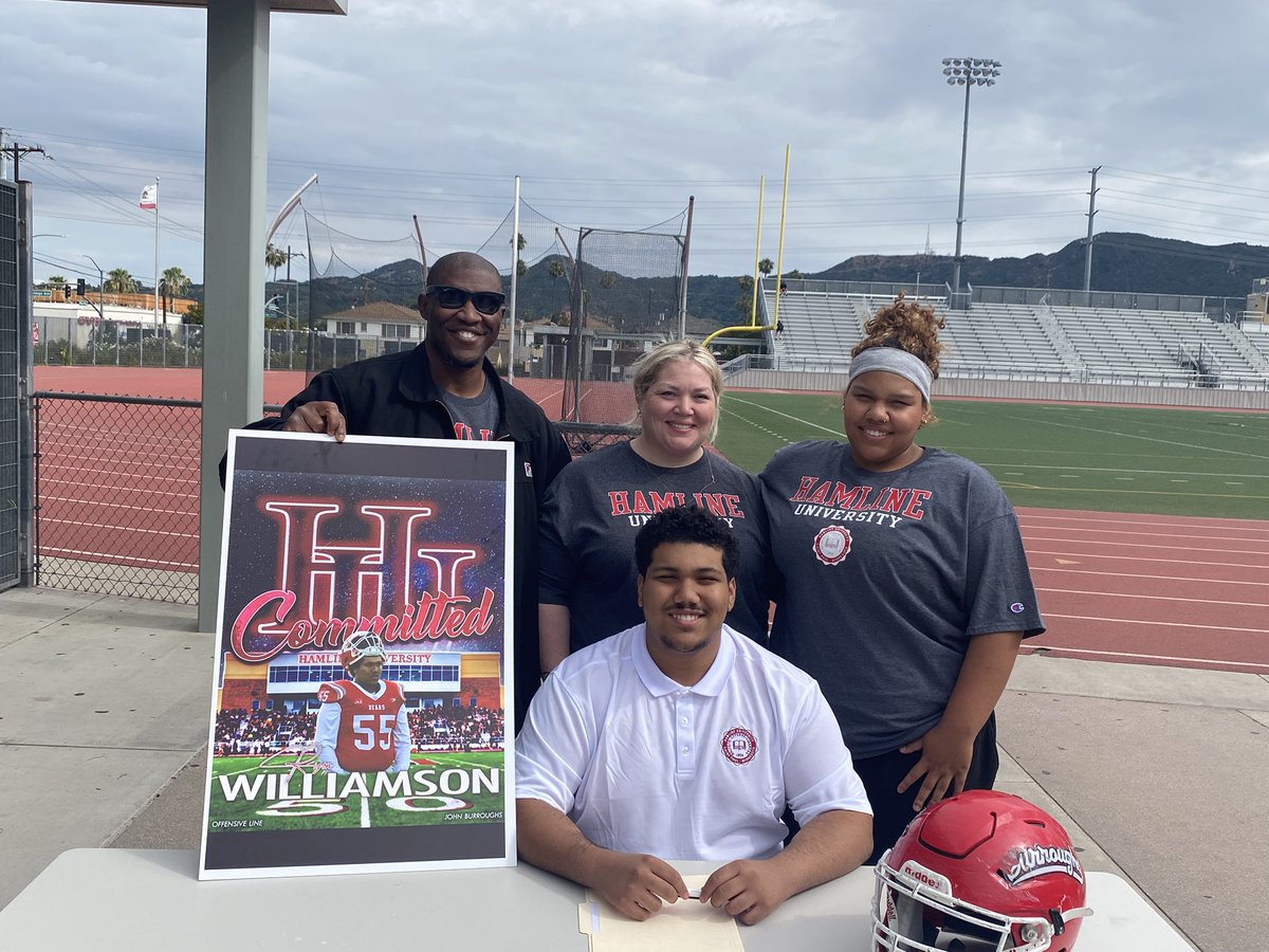 Lorothehomie's tweet photo. Congratulations to @RizonWilliamson on committing to Hamline University Football in the fall @JBBearsFootball 🐻🏈 @VST_Media https://t.co/WQhqv1dnkp