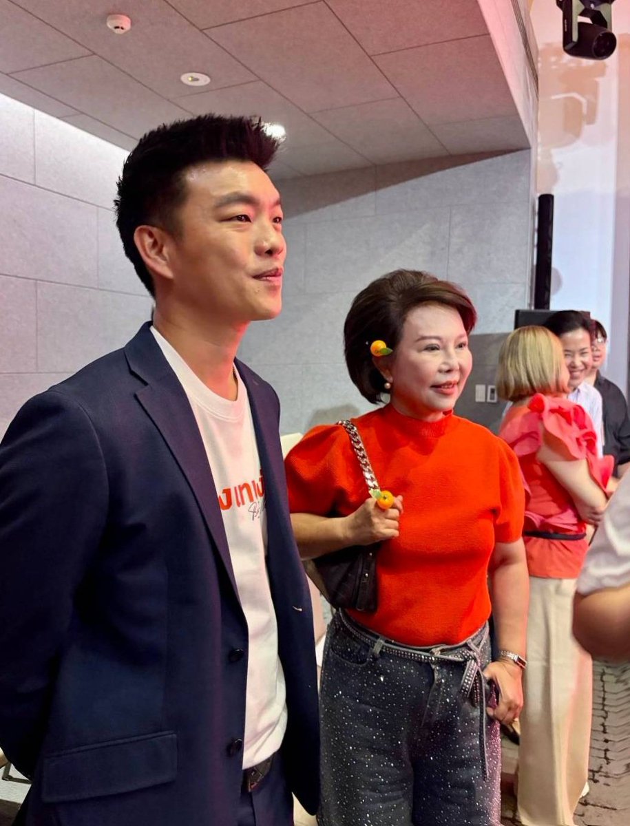 อมรัตน์ โชคปมิตต์กุล tweet media