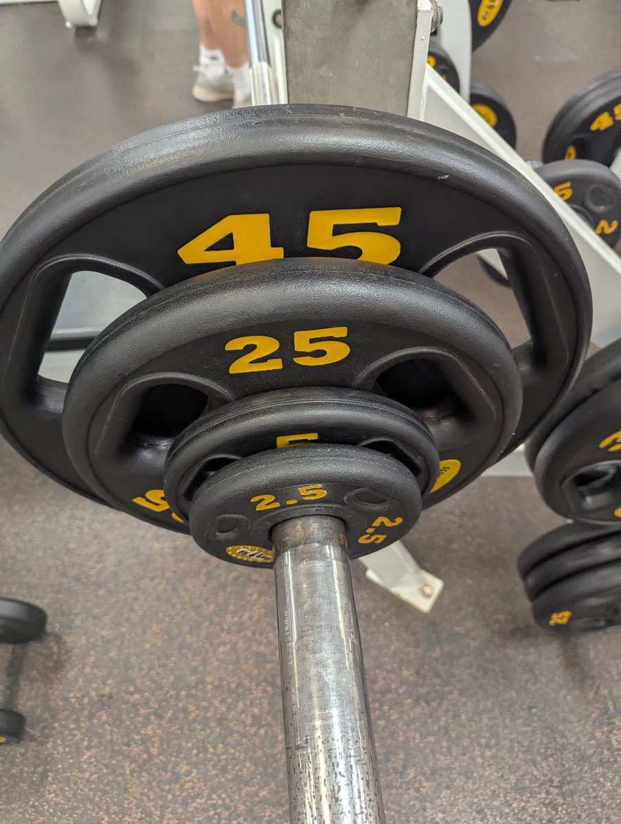 QB_JMC's tweet photo. Just hit a new PR on bench, 200 lbs! https://t.co/OaF3QYHpYB