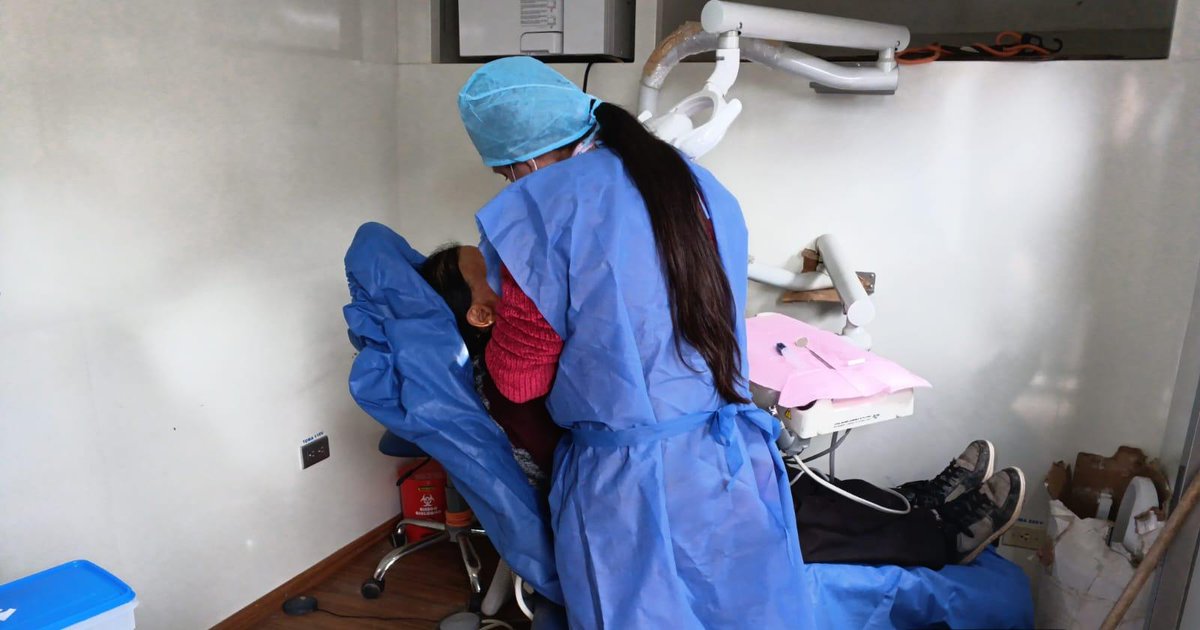 DPS_Canar's tweet photo. #Cañar | Unidad móvil acerca servicios de salud a Chuichún y zonas de difícil acceso, brindando atención médica y odontológica a grupos prioritarios. #ElNuevoEcuador https://t.co/70FxewPgZ3