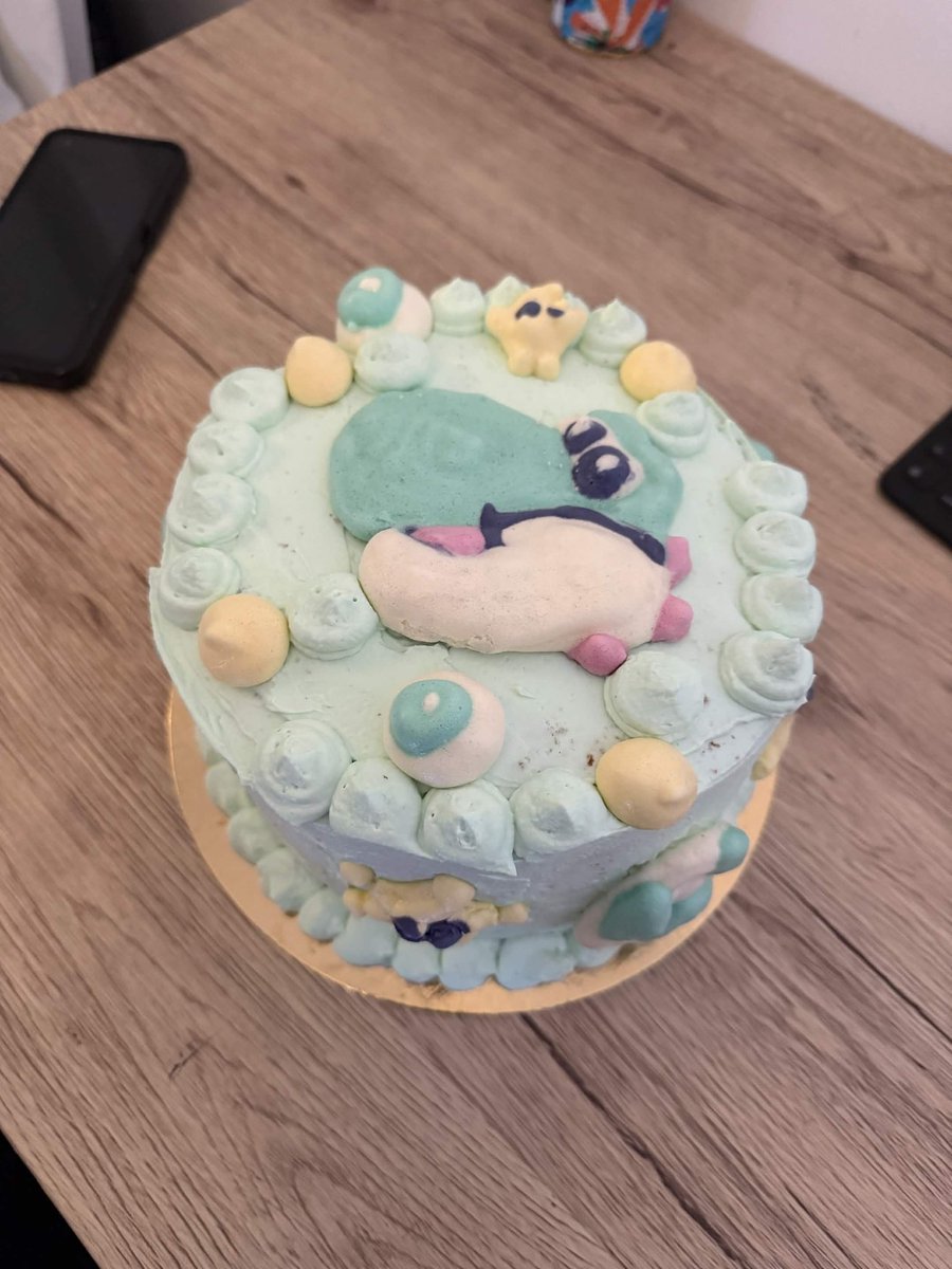 Jme devais de vous partager le gâteau que m'a fait <a href="/Shiro_oww/">Shiro-chan</a> pour mon anniv ajd parce qu'il es trop lourd (et très bon aussi) (c'est bon la meringue)