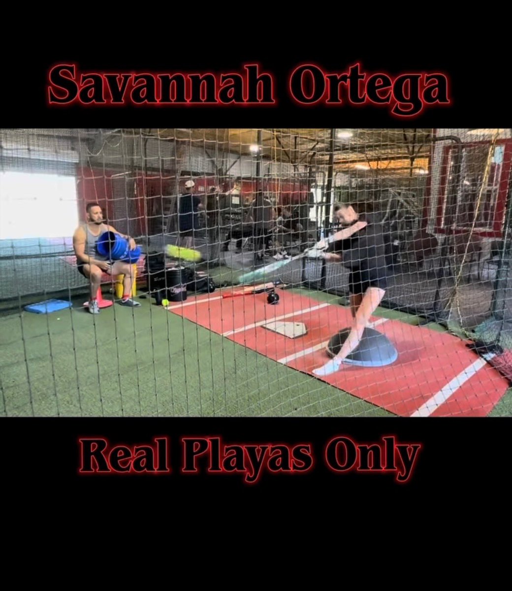 Vannah_O_2029's tweet photo. Getting in some work before Regional -Semi playoff series!  Working with the best in the game @RayCam4oe 🔥🔥 Time to lock in! @godleysoftball https://t.co/Y7Qv0alFnC