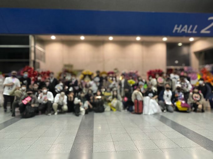 SSSTH_SAN's tweet photo. GWも最終日だしっていうのはこじつけなんだけど、なんかエモな思い出に浸りたかったのでCRフェス2023の話をするよ！
いろんな人が『わいわいさん好きなんですか…！』ってお互いにそわそわ集まっていって、あの動画が好きとかたくさん話して自然にコミュニティができていったあの空間が→ https://t.co/ggsBDiuP3n