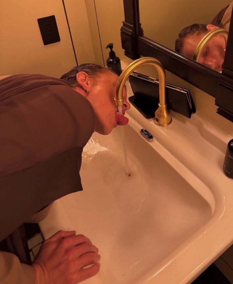 riddancemm's tweet photo. #deepthroat #swallower https://t.co/OEExRolPJ6
