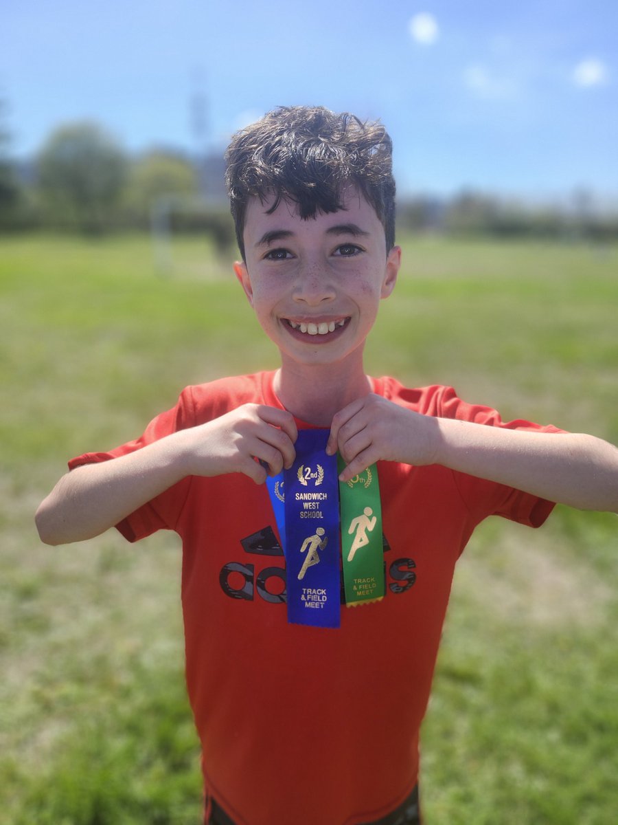WeedProfesh's tweet photo. Super proud mom moment!  I have 2 exceptional athletes moving on in running events and standing long jump.  Gold and Bronze medals at their school track day. https://t.co/sLoOsw4vFr