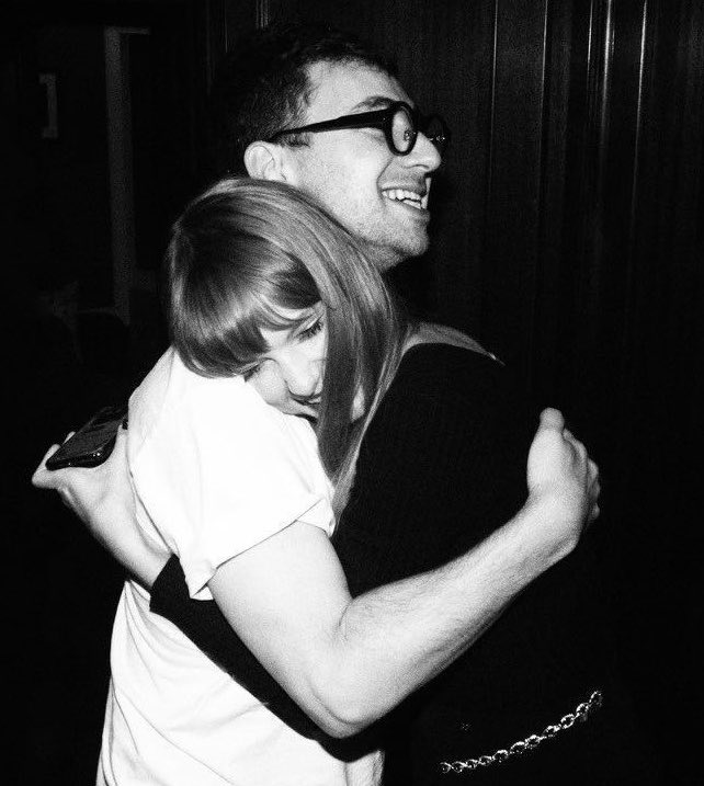 Jack Antonoff revela que Taylor Swift foi a PRIMEIRA pessoa a acreditar nele como produtor.
