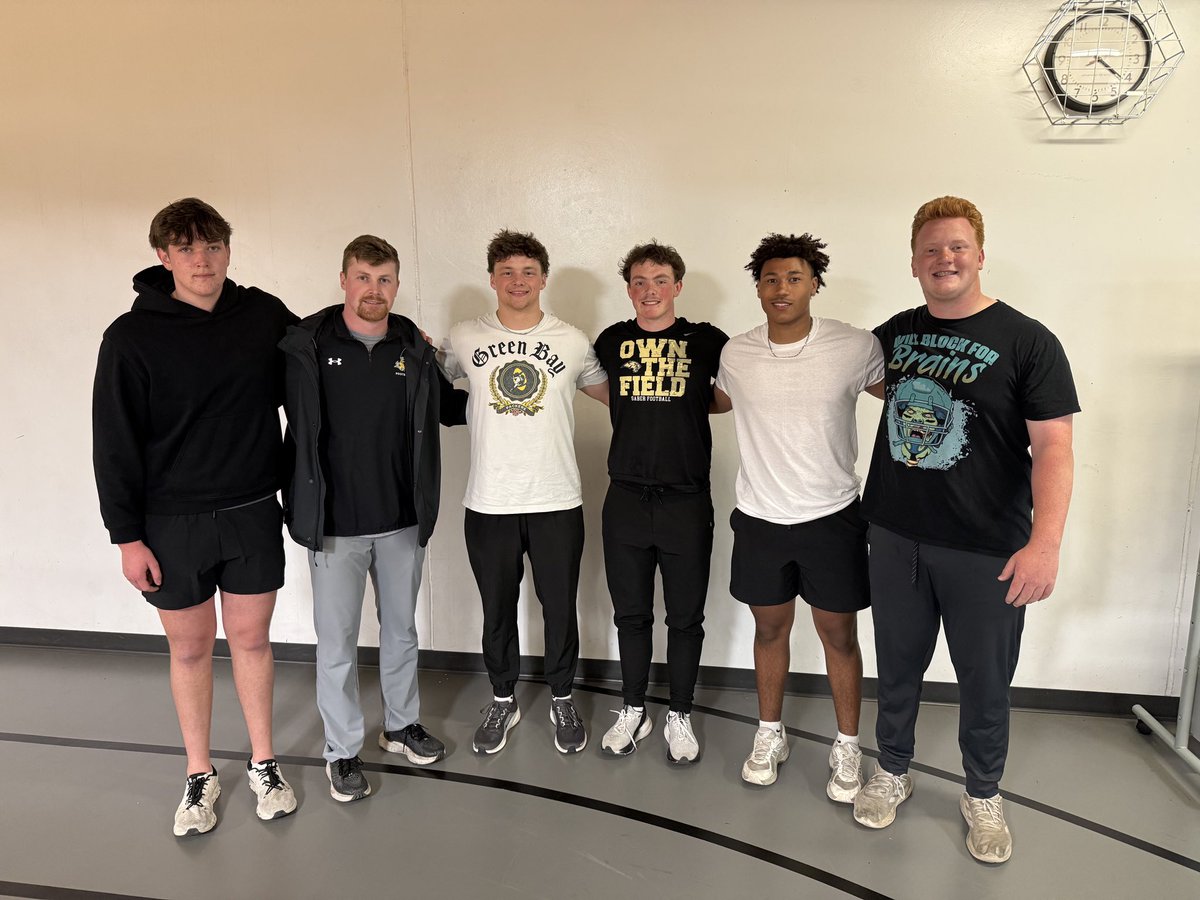 landonglovich's tweet photo. Thank you @CoachLawrence02 for watching me and my teammates workout. Excited to get back down to brookings this summer!

@TheCoachClem @PrepRedzoneDAK https://t.co/81hW0ZHnMc
