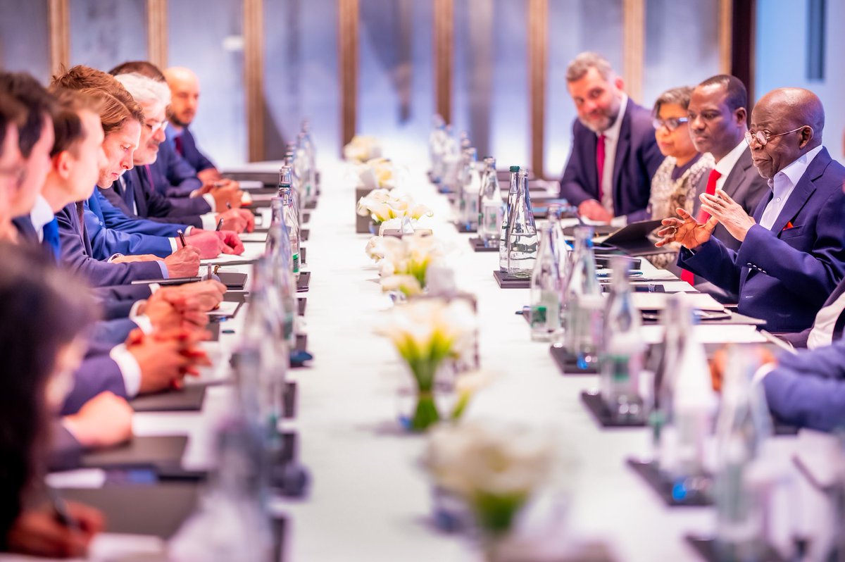 SundayDareSD's tweet photo. President Bola Ahmed Tinubu meets in Paris, global investors to outline his vision for Nigeria's economic resurgence, built on transparency, fiscal discipline, and bold reforms. https://t.co/x02mTf05DA