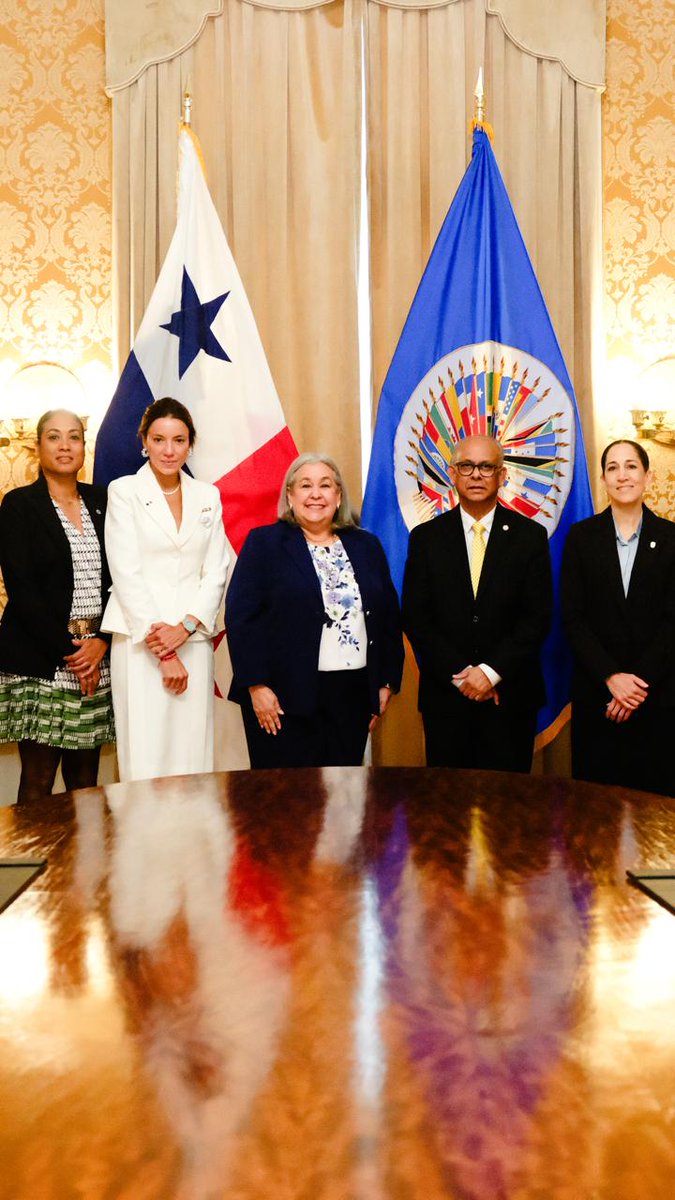 carles_beatriz's tweet photo. Hoy participé en el Fireside Chat: Desarrollo social y oportunidades en las Américas, en el marco del CIDI @OEA_oficial
Un valioso espacio de diálogo para fortalecer la cooperación hemisférica y avanzar hacia un desarrollo social más inclusivo. https://t.co/3ICLWwPDlG
