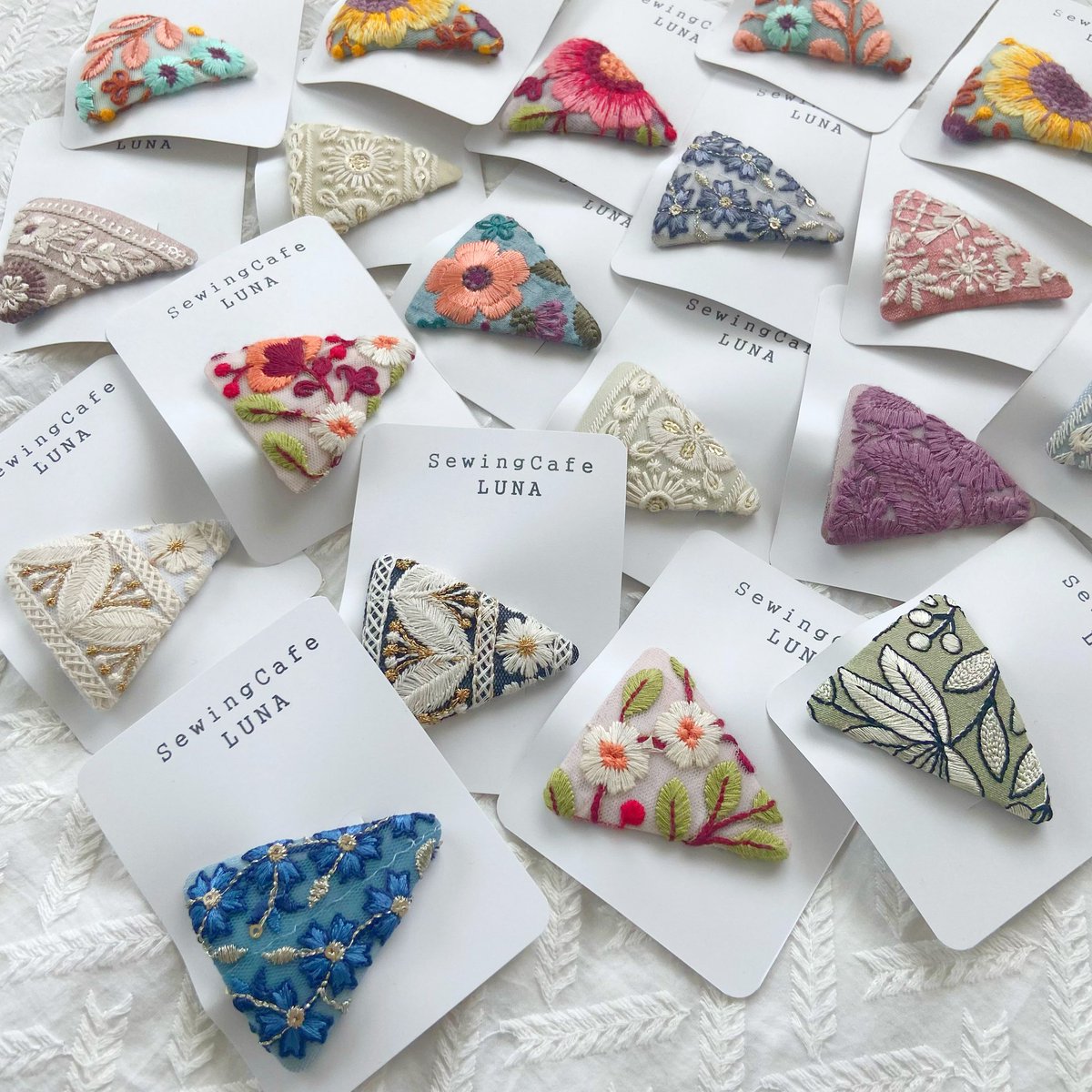 SewingCafeLUNA's tweet photo. クリエーターズマーケット vol.54 
2日目！

✺会場 : ポートメッセ名古屋 第一展示場
✺ブース番号 : M1046〜1048

がま口ブックカバー・アクセサリーポーチ
インド刺繍だらけの3ブースです♪ https://t.co/8ZIlAxyaPv