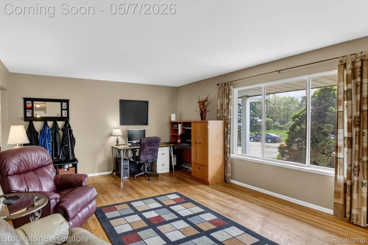 KimLunaRealtor's tweet photo. 🏡 COMINGSOON | 📍 2732 Lacota Road, Waterford Charter Township, MI 48328-3123
💲 315,000 |  🛏  3 bed  🛁  3 bath  📐 1644 sq. ft.  | 0.37 acres

https://t.co/SKUMhXOg2L https://t.co/qXLeyGv7UE