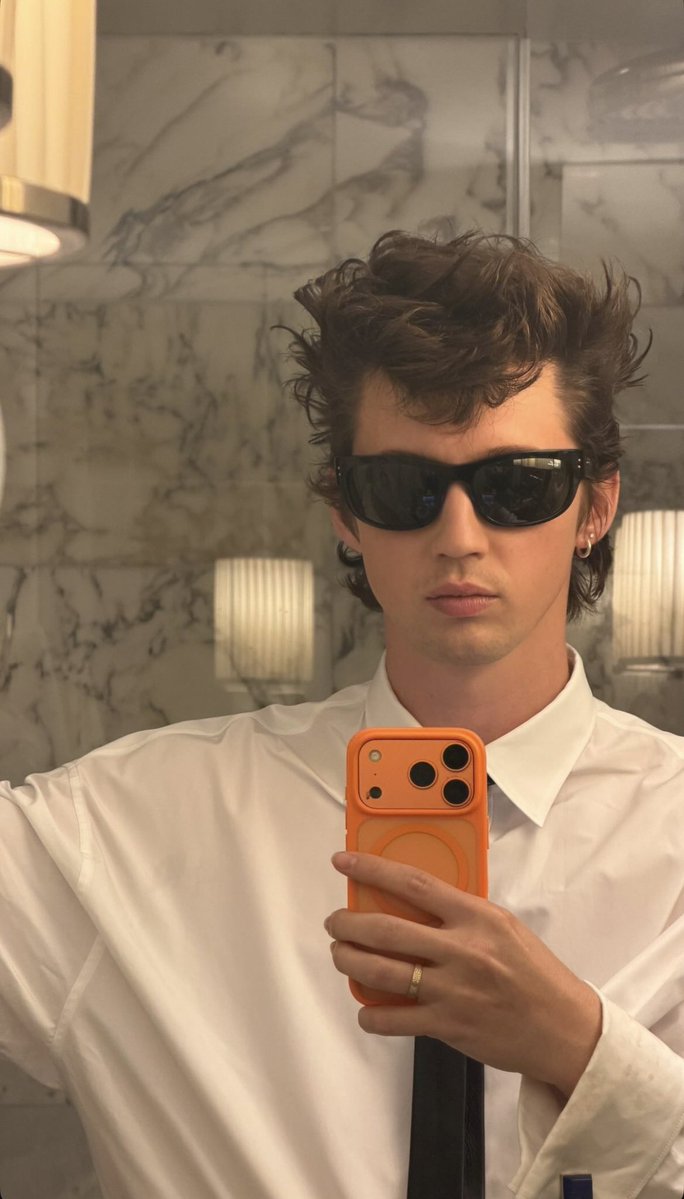 Troye Sivan Brasil tweet media