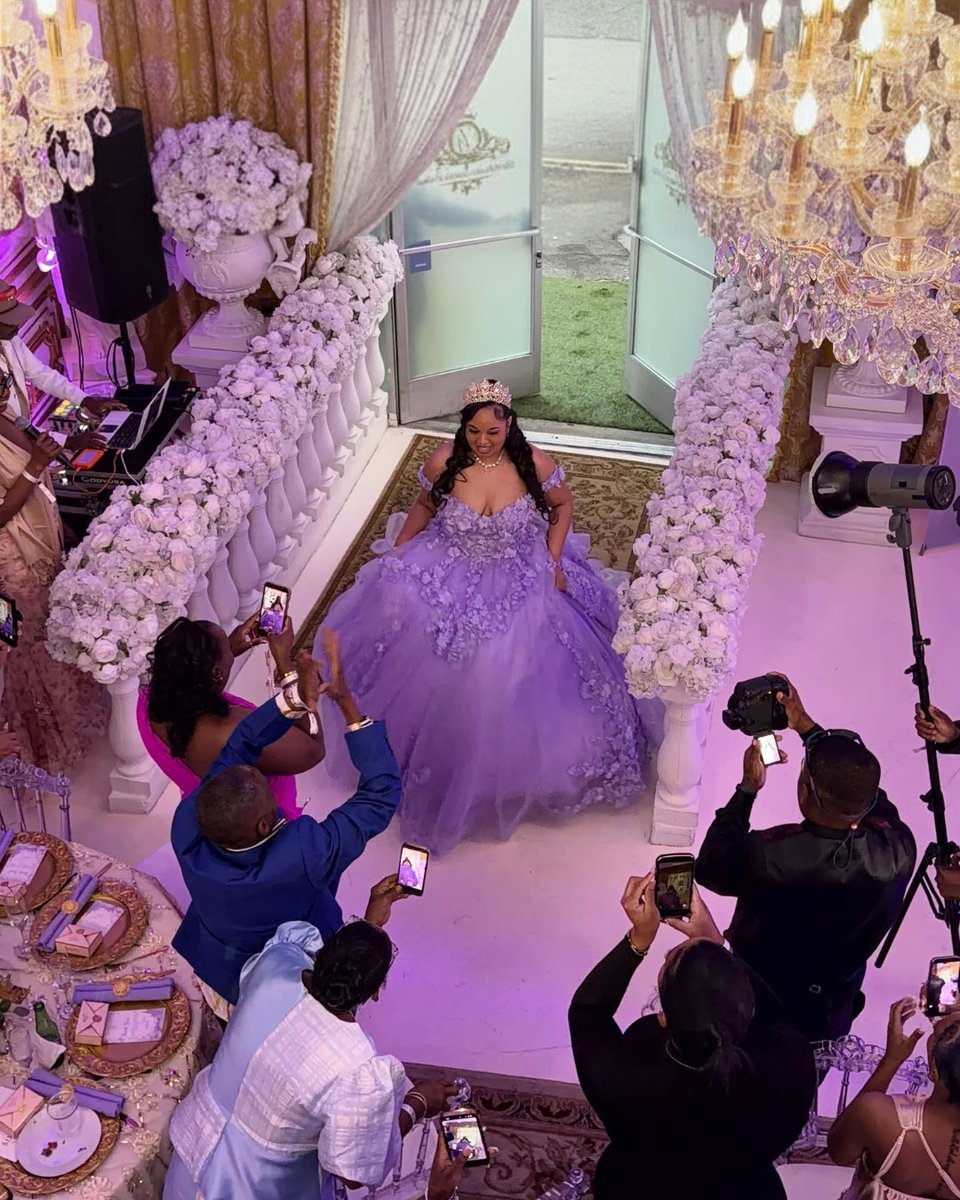 TheGSPalace's tweet image. Nylah said Sweet 16… but make it royal 👑✨

Arriving in true princess fashion, with her own paparazzi capturing every moment 📸

#Sweet16 #PrincessMoment #LosAngeles #LuxuryEvents #TheGlassSlipperPalace