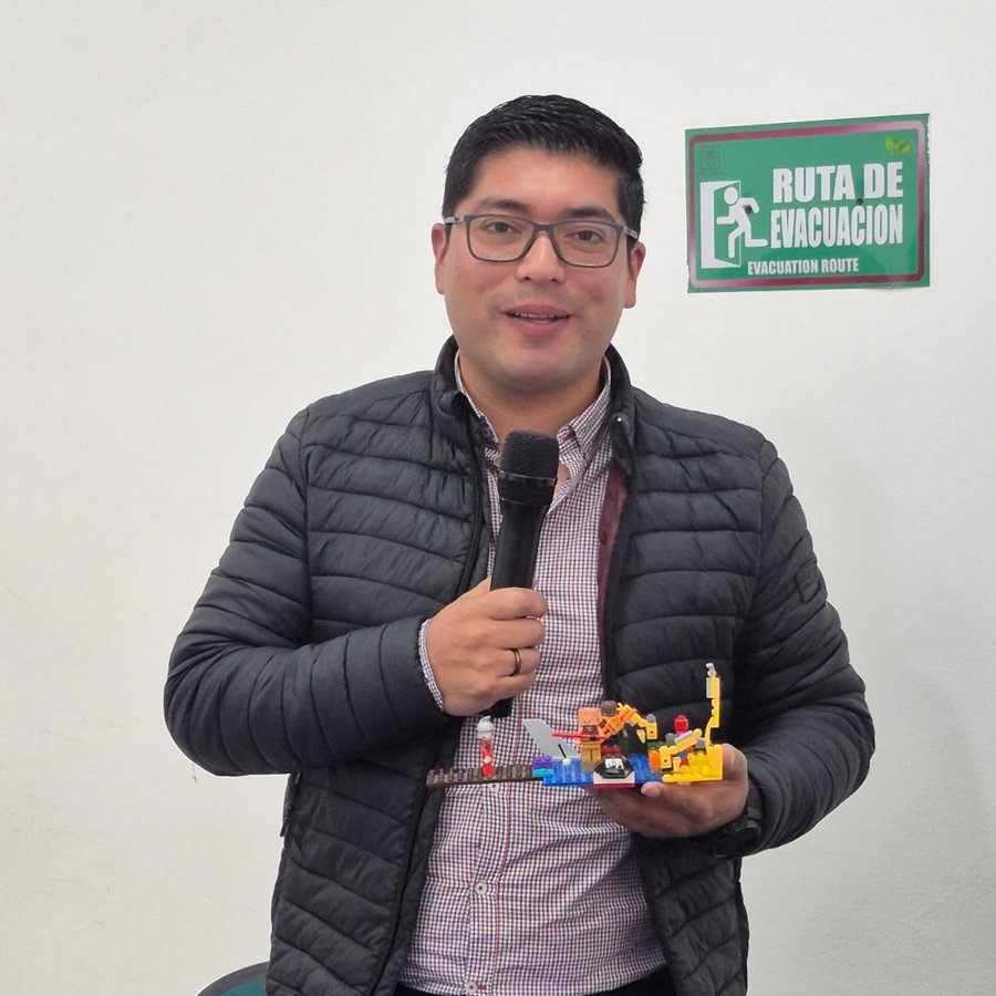 UNFPAColombia's tweet photo. En #Pasto iniciamos el mapeo de iniciativas que impulsan la transformación digital en el territorio, para conectar oportunidades con el talento de las juventudes. 💻💪🏾
Con la Ventana de Conectividad Significativa del #IDTF, y junto a @OITAndina, institucionalidad y actores clave del territorio avanzamos en el fortalecimiento del ecosistema digital del Pacífico
#TransformacionDigital #JuventudTIC