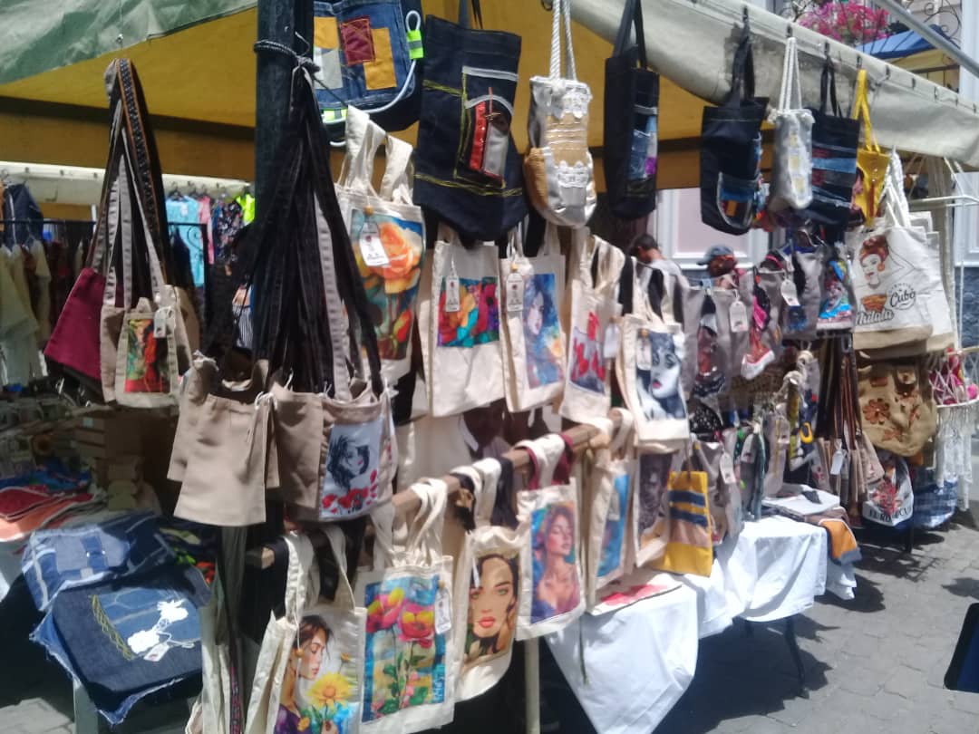 PeriodicoGiron's tweet photo. La Feria Nacional de Artesanía Arte para Mamá, que tradicionalmente desarrolla el Fondo Cubano de Bienes Culturales (FCBC) para celebrar el Día de las Madres, se inauguró en #Matanzas esta mañana y se extenderá hasta el próximo 9 de mayo. 

Detalles en #PeriodicoGiron 👇 https://t.co/upS77gYSIF