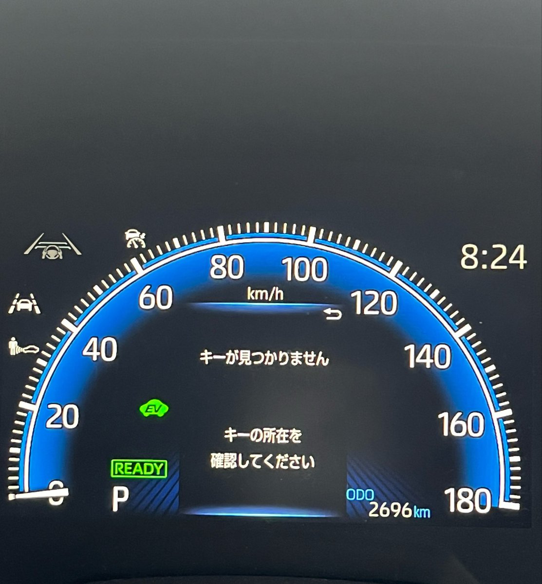 最悪💦
今日仕事やのに車壊れた？めっちゃ防犯ブザーなる💦
今、JAF待ち……。
キーの電池もまだあるはずやのに。。