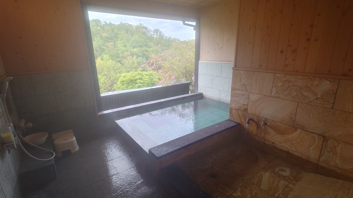 MahoneBK's tweet photo. 昼夜逆転のデトックスに朝風呂へ

今日は くぬぎ湯

ここは24時間の貸切オンリー

こんな時間でも人が多いのね〜

いい湯だったけど熱くてのぼせてしまった。
豊礼の湯はまた今度だね。

今から帰るのもあれだから大観峰でも行くか〜

#くぬぎ湯 
#温泉 
#日帰り温泉 
#mahone999 https://t.co/AjwClVy3YE