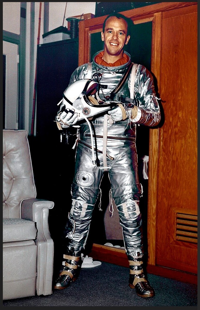 anajuliabanlei's tweet photo. Hace 65 años, el 5 de mayo de 1961, Alan B. Shepard despegó a bordo de la cápsula Freedom 7 en la misión Mercury-Redstone 3 (MR-3), convirtiéndose en el primer estadounidense en viajar al espacio. El vuelo suborbital fue lanzado desde la rampa LC-5 en Cabo Cañaveral mediante un cohete Redstone modificado.