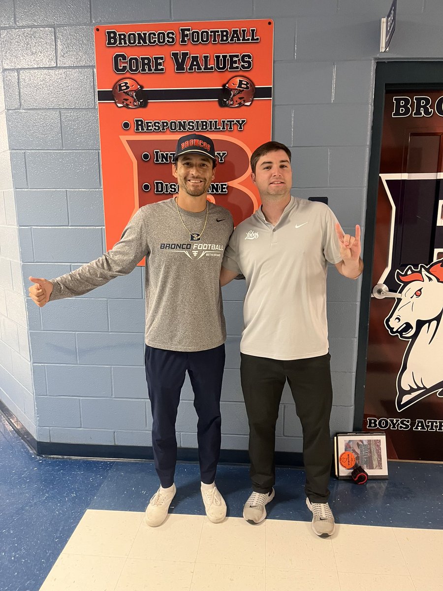 Coach_KLewis's tweet photo. Thank you @CoachNardo14 from the University of New Mexico for coming to checkout our Broncos #BTheBrand @NISD_Athletics @BroncosBrandeis @SaBrandeis @BroncoRecruits8 @NISDBrandeis @danaperry73 @tweissler1 @MrsBanda_BHS @BrandeisVB08 @Coach_Coleman3 https://t.co/Py75n9PYpe