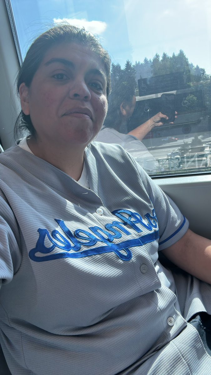 m_om_a86's tweet image. En route to mariners game. Couldn’t find my shirt. 😂 The stares so far. @dodgers #LA #dodgers