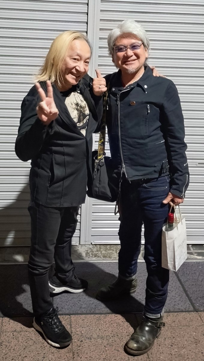 ツーリング打ち上げ終わって街中フラフラしてたら帰郷中のアニイ(BUCK-TICK)にばったり出くわすあたりやっぱ高崎最高だよなー