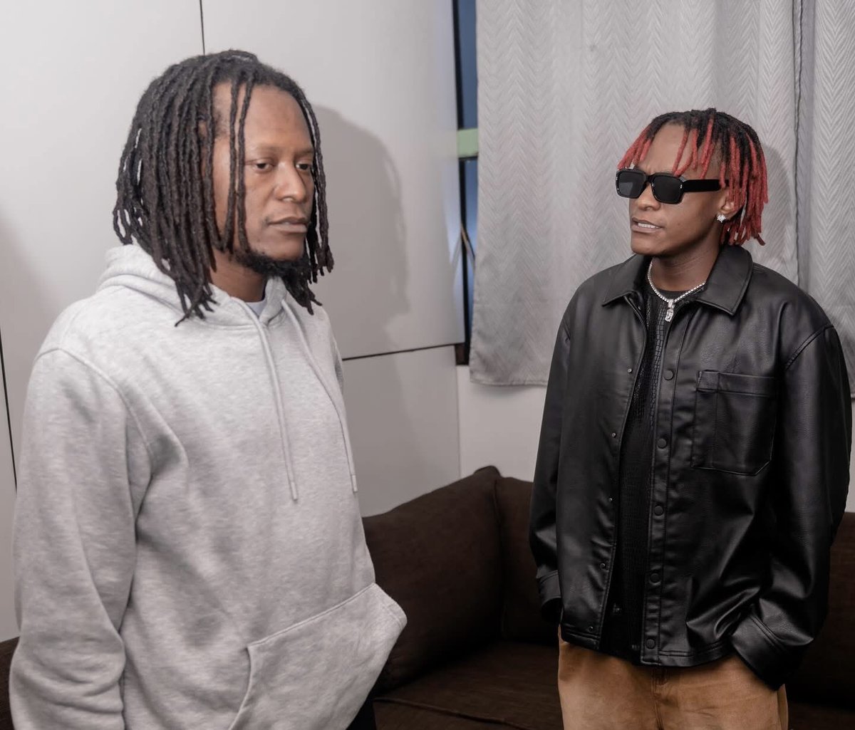 CongoView's tweet photo. #Musique: INNOSS'B célébré par son frère Prince Balume, un hommage émouvant pour son anniversaire

À l’occasion de l’anniversaire de Innoss’B, une vague d’émotion a envahi les réseaux sociaux après le message poignant publié par son grand frère, Prince Balume. Un hommage sincère qui met en lumière non seulement la carrière exceptionnelle de l’artiste, mais aussi les liens familiaux forts qui l’accompagnent depuis ses débuts.

Lire: https://t.co/KJmEh9S3Lg

Suivez @CongoView - la véracité de l’actualité quotidienne