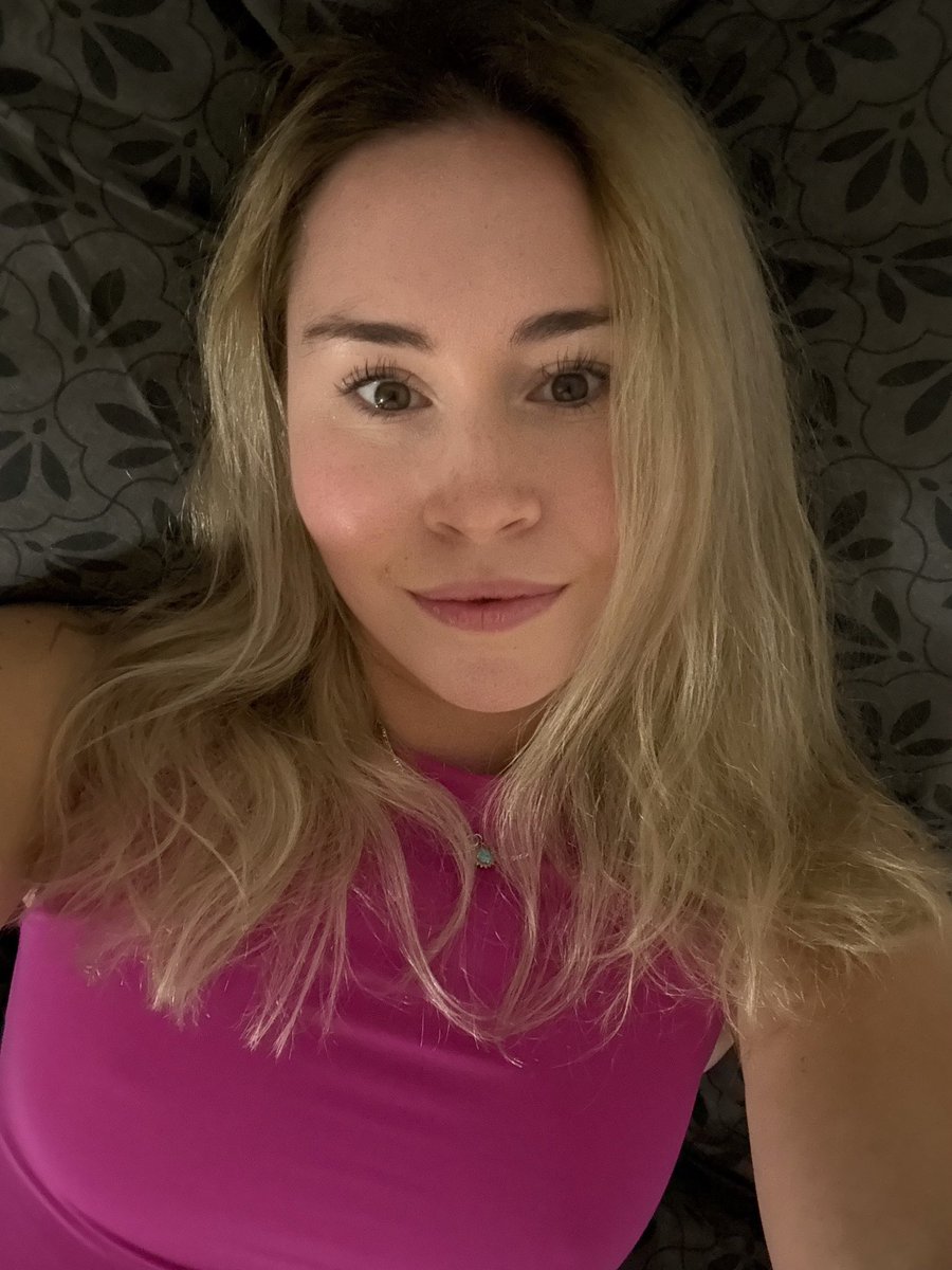 Káťa tweet media