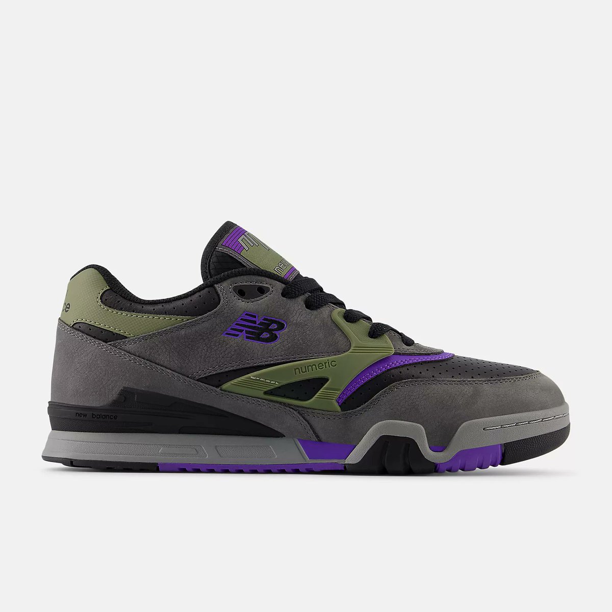 SNKR_TWITR tweet media