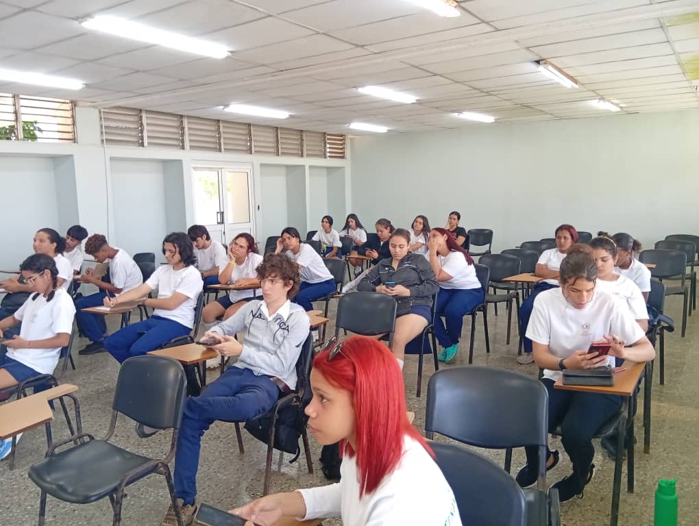 elam_oficial's tweet photo. Inició el curso pre propedéutico dirigido a los estudiantes del colegio médico universitario en la ELAM. #ElamCuba #Salud #Docencia https://t.co/YxQEkkv62Q