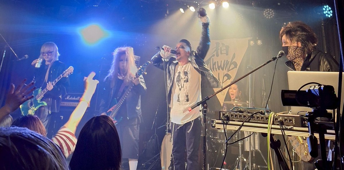 codenumber69's tweet photo. 今年も春のこの時期に
皆様と一緒に会場で時間を共にさせて頂き大変嬉しく
ご来場有難うございました
1年ってあっという間ですね

CN69 with 爻　スペシャルゲストにシェルミィ友我で演奏させて頂きました

また春のこの時期
皆様とお会い出来るのを楽しみにしております https://t.co/HgESgr3bFQ