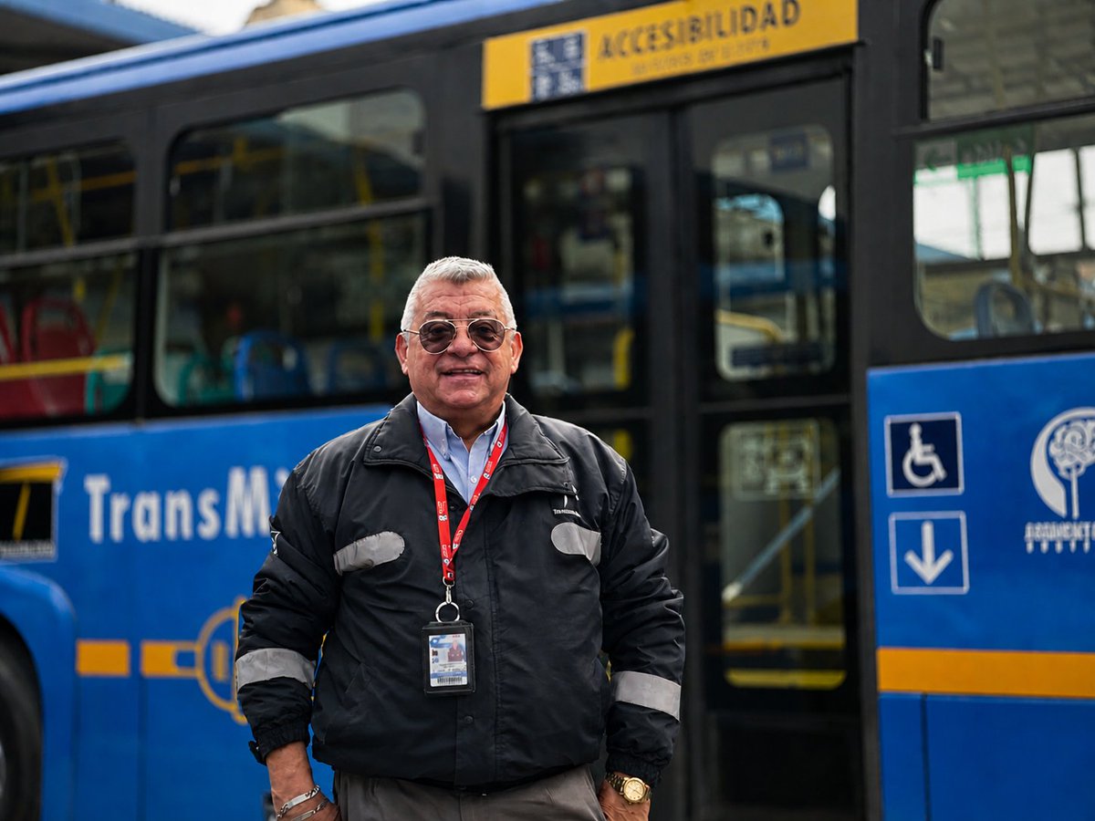 ETIB_SAS's tweet photo. ✨ En ETIB no solo movemos la ciudad… movemos historias 💙
Contamos con los mejores operadores del sistema, personas comprometidas, responsables y, sobre todo, con un corazón enorme para servir cada día 🙌
¡Gracias por hacer de cada viaje una experiencia segura y humana! https://t.co/GJGvOF5tQB