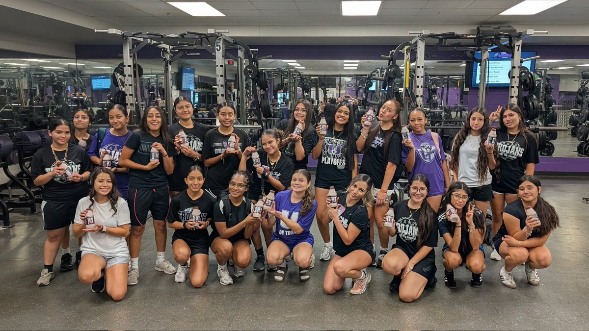 UHSStrength's tweet photo. @uhsgirlssoccer1 recovering from a hard workout with chocolate milk provided by @HilandDairy 

Thanks to #southwestsouthlanddairyfarmers providing University Athletics with this grant that allows us to make sure our athletes have the post workout nutrition they deserve. https://t.co/glK4wKFLKv