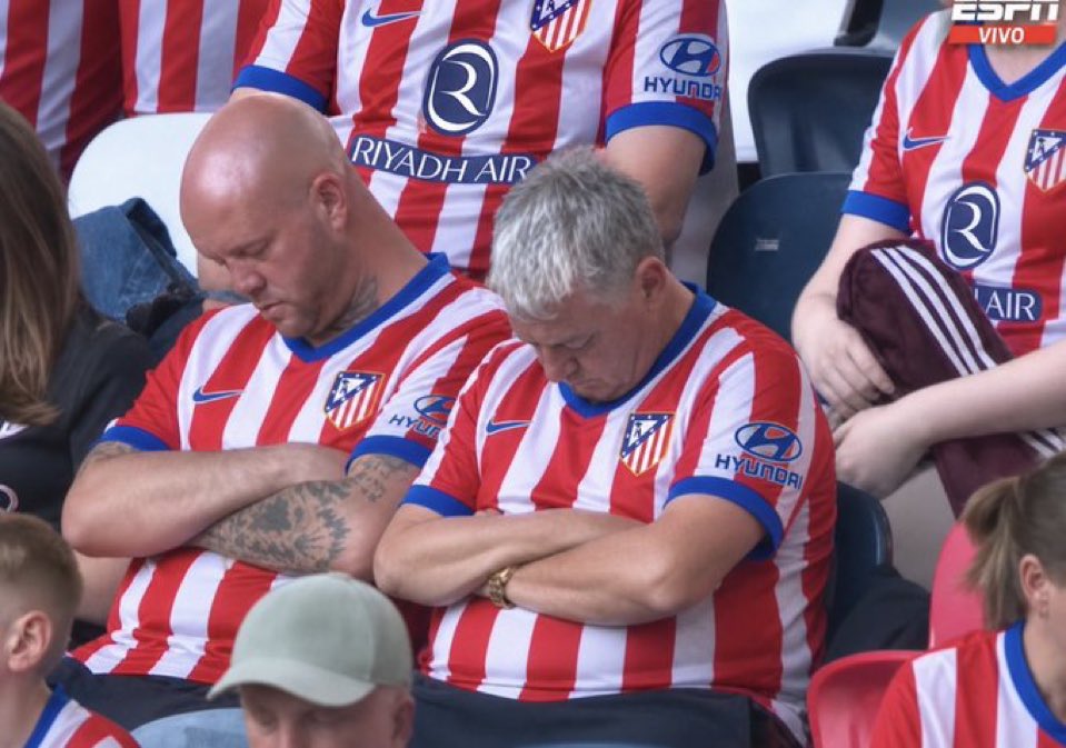 itsshreyanshh's tweet photo. me watching Arsenal vs Atleti #ARSvsATM #UCL https://t.co/gC1s8ZR9Ro