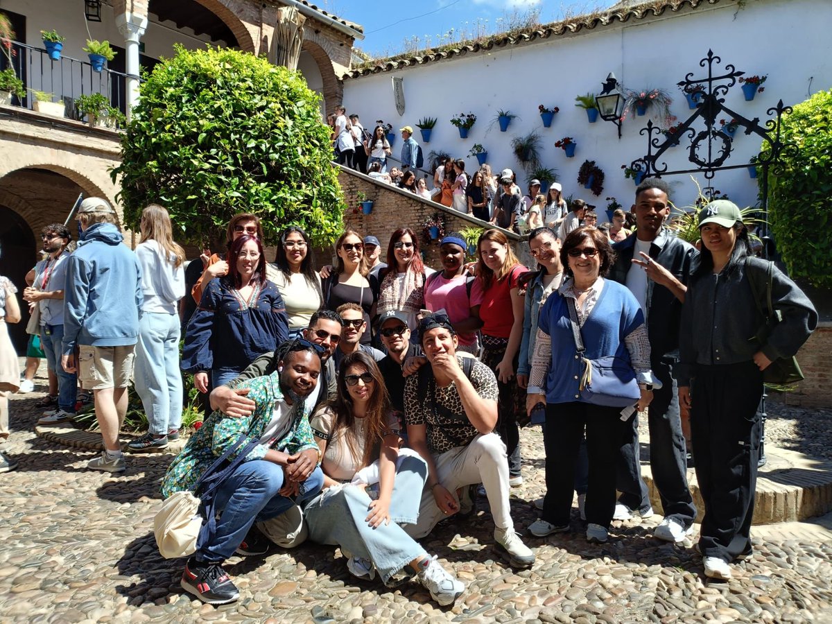 ipepcordoba's tweet photo. Durante esta semana tenemos el placer de recibir a un grupo de estudiantes y profesoras del CPIA 2 Metropolitano de Bolonia. Una experiencia que nos permite compartir nuestra forma de trabajar, @sepiegob @EducaAnd @edpermanente https://t.co/v5Z5lNqtWq