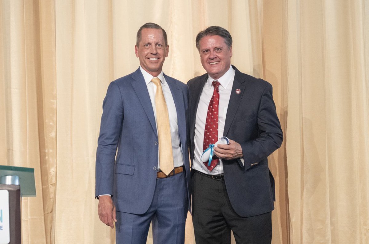 NACDSFoundation's tweet photo. Sometimes all it takes is one connection to inspire a future career. 🤝

@UofSCPharm is connecting high school students with current PharmD students, pharmacists, and alumni to inspire interest in the pharmacy profession.

The #NACDSFoundation is thrilled to support this work with a $20,000 Inspiring Interest & Opportunities Scholarship Program Award.

Congratulations to @UofSCPharm Dean Stephen Cutler on this recognition.

The NACDS Foundation was honored to welcome Tom Utech of iA as the presenter of this award at #NACDSAnnual.