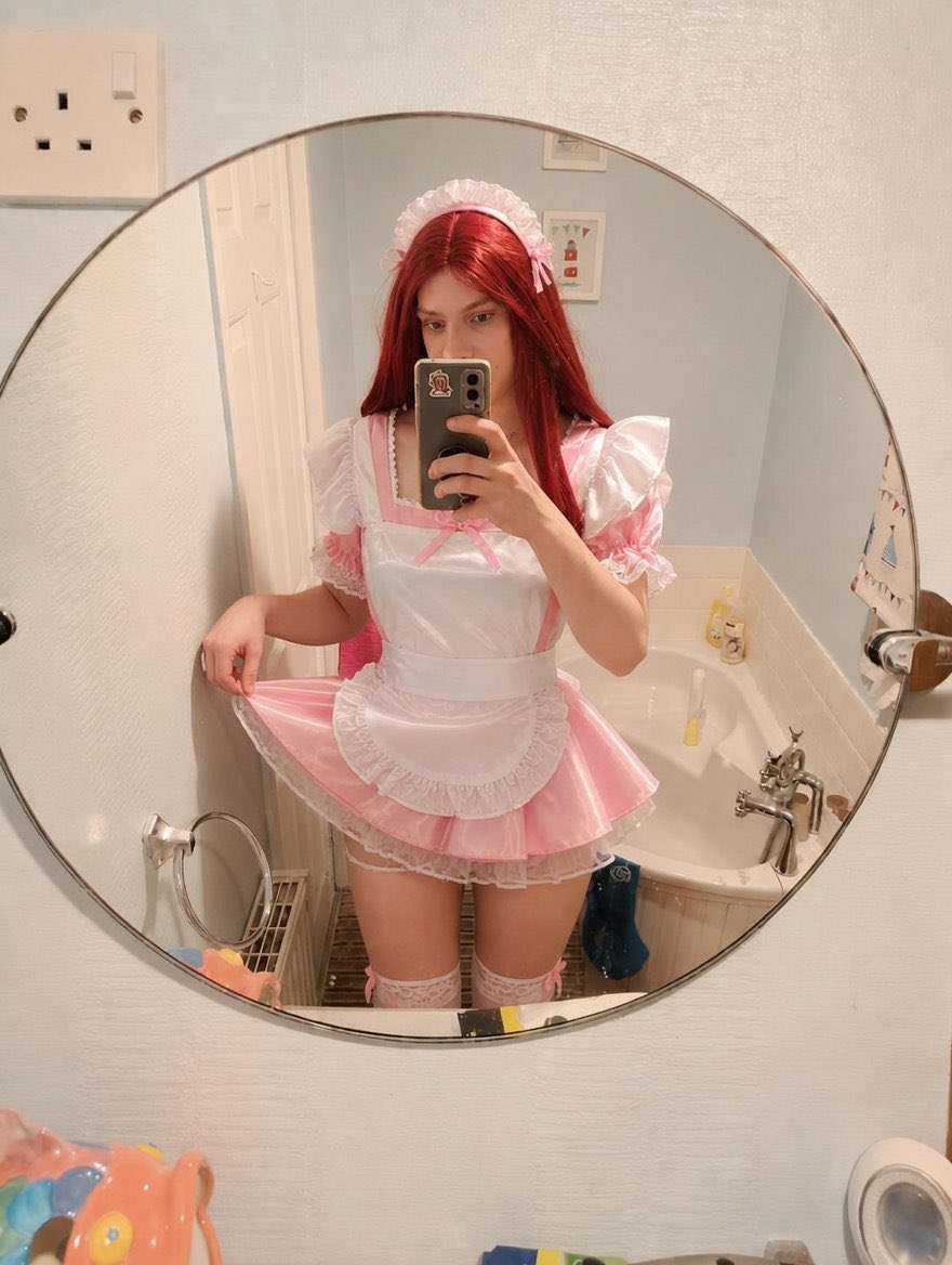 SissyExpose tweet media