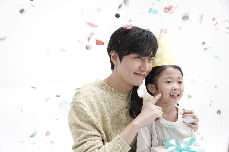 ,Milk mustache project’ profit were donated to children who were waiting for adoption

,Transparent Umbrella proj’ goal was to prevent children's traffic accidents, keep them safe, teach them responsibility

,JAMJAMBOX proj’ focuses on children from low income families

#LeeMinho
