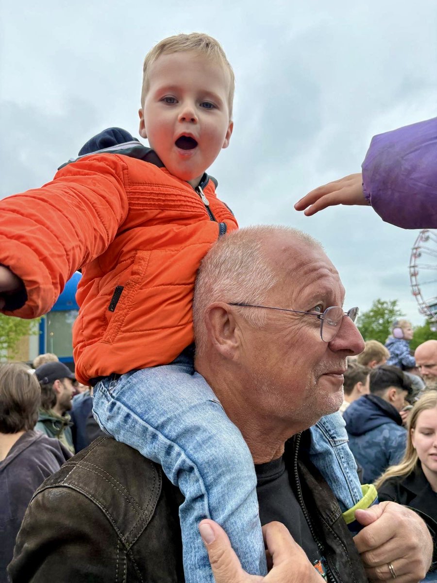 MichielBilstra's tweet photo. Het eerste #Direct concert op #BFO26 in #Zwolle (Niet voor mij hoor..!) https://t.co/czCsmZy8xn