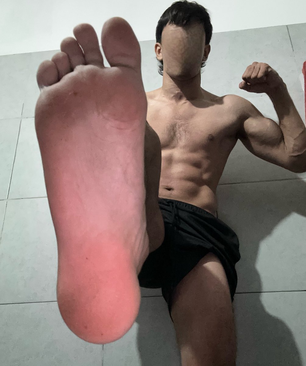 latinofeetsir's tweet photo. Mis venas saltosas, o mi pie? 🧎 https://t.co/mJqosgBiO0