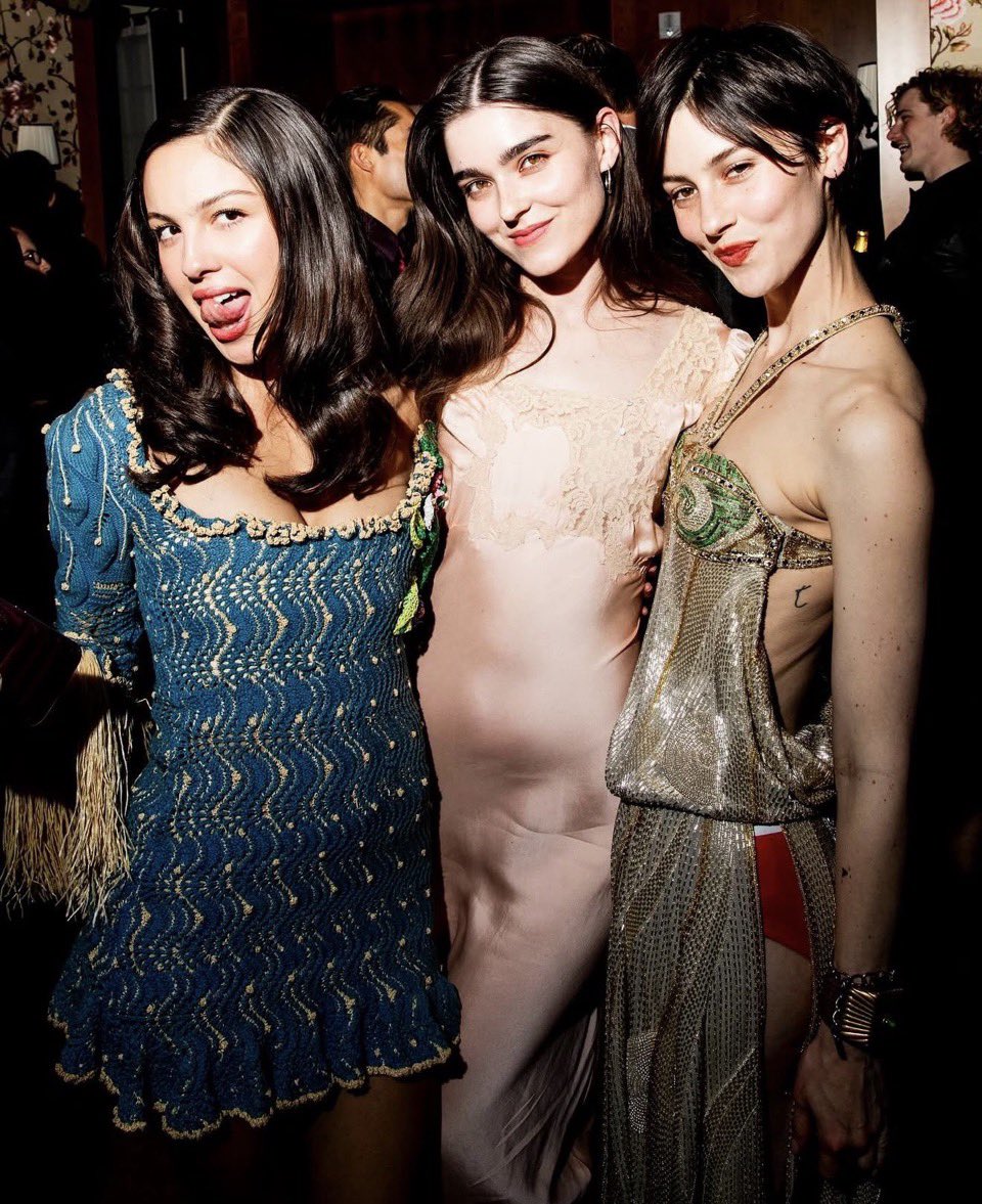 iGraciethinker's tweet photo. gracie with olivia at the met gala after party 🩷💛 https://t.co/mO9K79RG2X