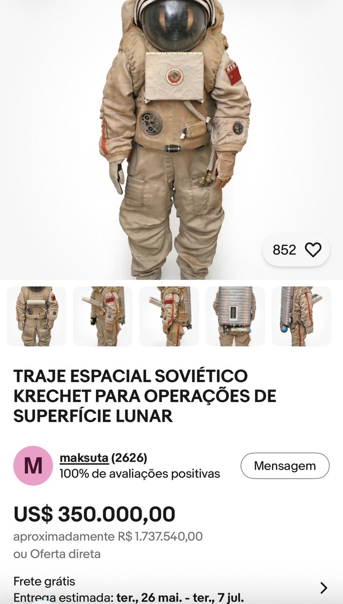 jameswebb_nasa's tweet photo. Tá procurando um traje espacial para comprar?

Imagine abrir o eBay e encontrar à venda por US$ 350 mil um traje lunar soviético feito para caminhar na superfície da Lua.

Esse é o Krechet-94, desenvolvido no fim dos anos 1960 pela NPP Zvezda para o programa lunar N1-L3, a tentativa da União Soviética de levar um cosmonauta ao solo lunar durante a corrida espacial.

O traje chamava atenção por uma solução incomum: ele era vestido pelas costas. A mochila de suporte de vida funcionava como uma escotilha, permitindo que o cosmonauta entrasse no torso rígido e selasse o conjunto por trás. O objetivo era oferecer maior segurança e vedação do que os sistemas convencionais de abertura.

Sua estrutura semirrígida combinava torso metálico, membros articulados, capacete integrado, visor de proteção e sistema autônomo de suporte de vida, capaz de manter o astronauta por várias horas no ambiente lunar.

O Krechet, porém, nunca saiu da Terra.

Ele dependia do sucesso do foguete N1, o equivalente soviético ao Saturn V americano. Como os quatro lançamentos do N1 fracassaram, o programa lunar tripulado foi cancelado e os trajes produzidos acabaram se tornando peças extremamente raras de uma corrida espacial que poderia ter tido outro desfecho.

Créditos das imagens: eBay / seller maksuta
