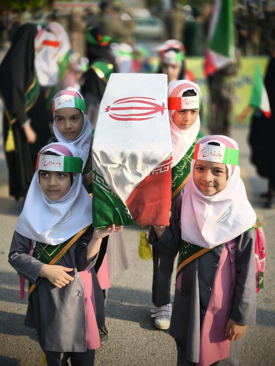 کوله بارِ خدایی tweet media