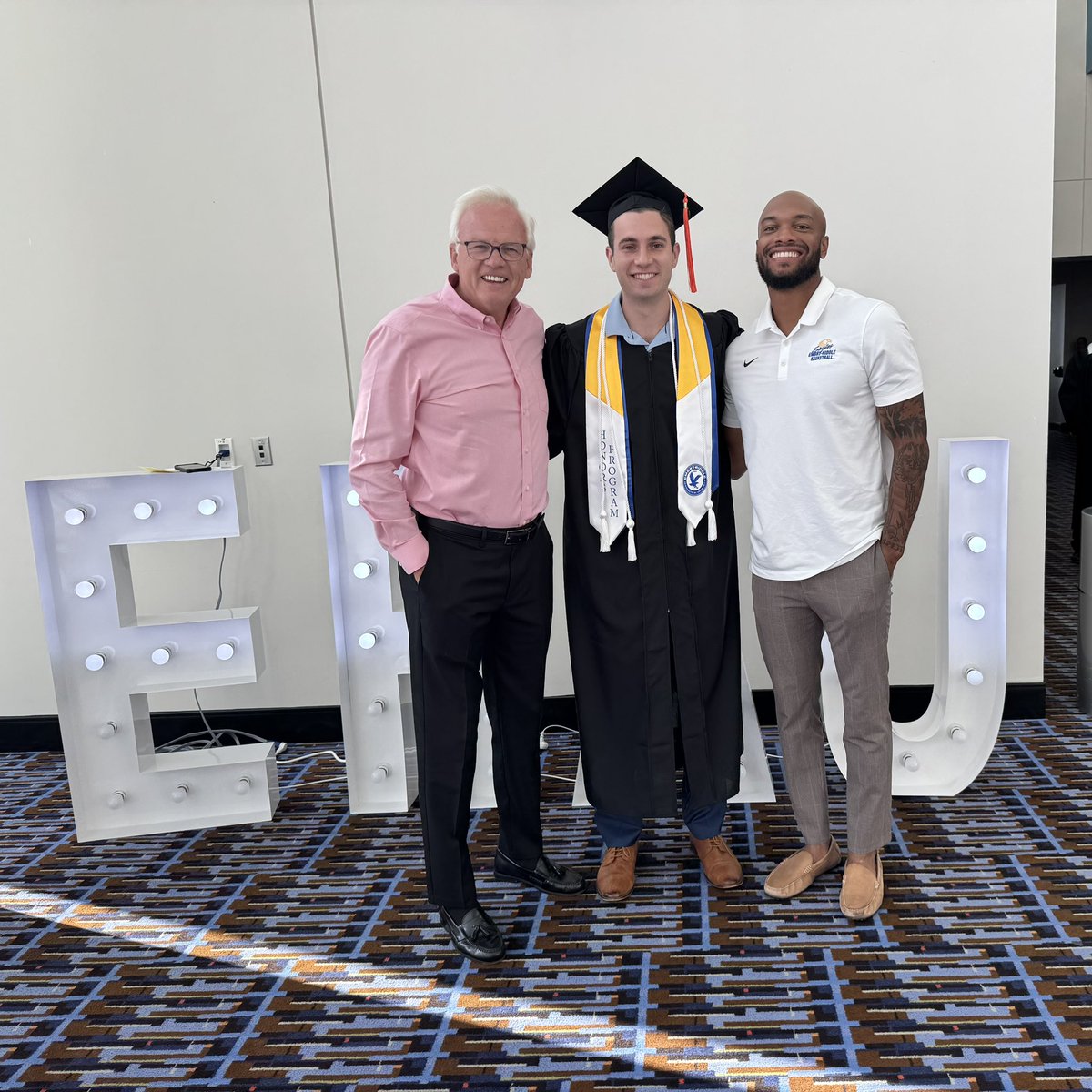 ERAUMBasketball's tweet photo. Graduation day for an AWESOME senior class. Excited for these guys and their future! Congrats Fellas!
#ForeverAnEagle 🦅💙 https://t.co/tA338CiwlQ