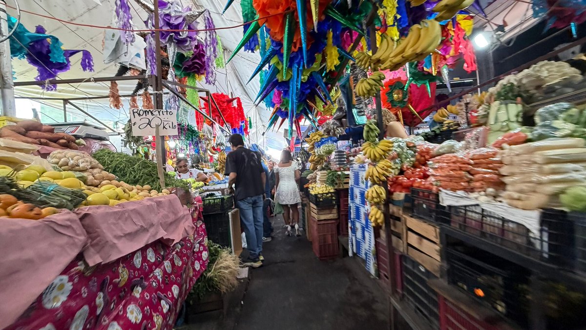 NoticiasCuautla's tweet image. #Local || Locatarios del mercado Hermenegildo Galeana  buscan fortalecer la seguridad en la noche.
noticiasdecuautla.mx/comerciantes-d…