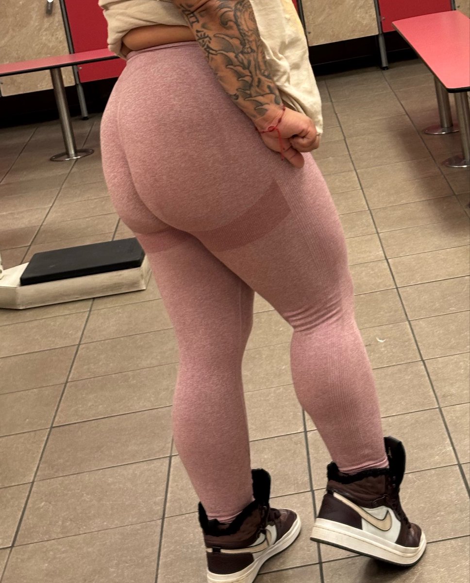 hunnie_jay's tweet image. Back shots?lol
#milf #hawaii #musclemommy #findom #naughty
