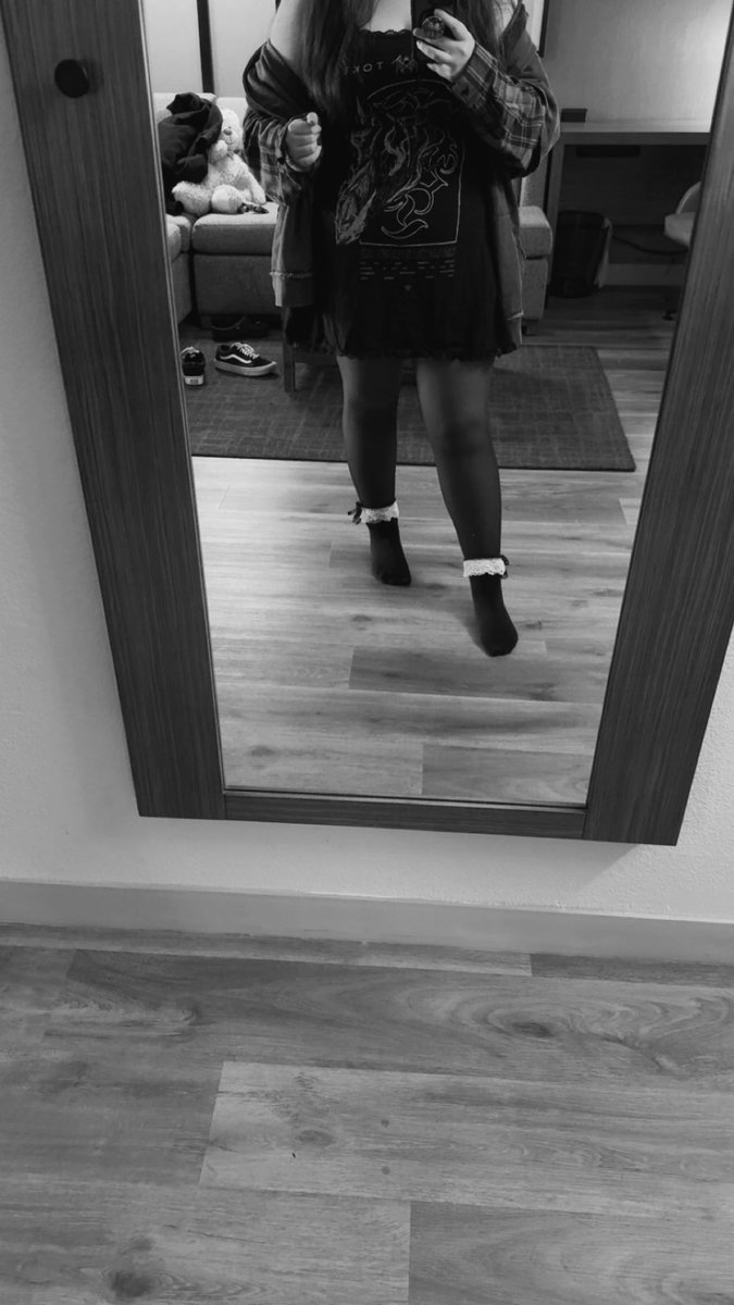 succumiss's tweet photo. ♡ 25
♡ findom / femdom mommy, princess
♡ bi
♡ hobbies: books, vampires, traveling, concerts, money, video games
♡ kinks: hypnosis, primal, praise, breeding, CNC, biting, wallet control, intox play, ATMs
♡ 18+ only

ཐི❤︎ཋྀ + ↻ https://t.co/nQ85vi9ix3