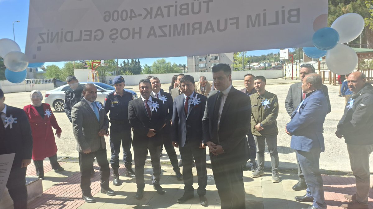 GulnarHatip's tweet photo. 4006 TÜBİTAK Bilim Fuarımızın açılışını  İlçe Kaymakamımız Sayın İsmail ŞANAL,İlçe Milli Eğitim Müdürümüz Sn.Hüseyin KADİM ve ilçe protokolünün katılımlarıyla gerçekleştirdik.
@GulnarKaymakam @ismailsnl04 @Muhammed0744 @FatihBurgut @h_kadim33 https://t.co/1eg1s6bZtb