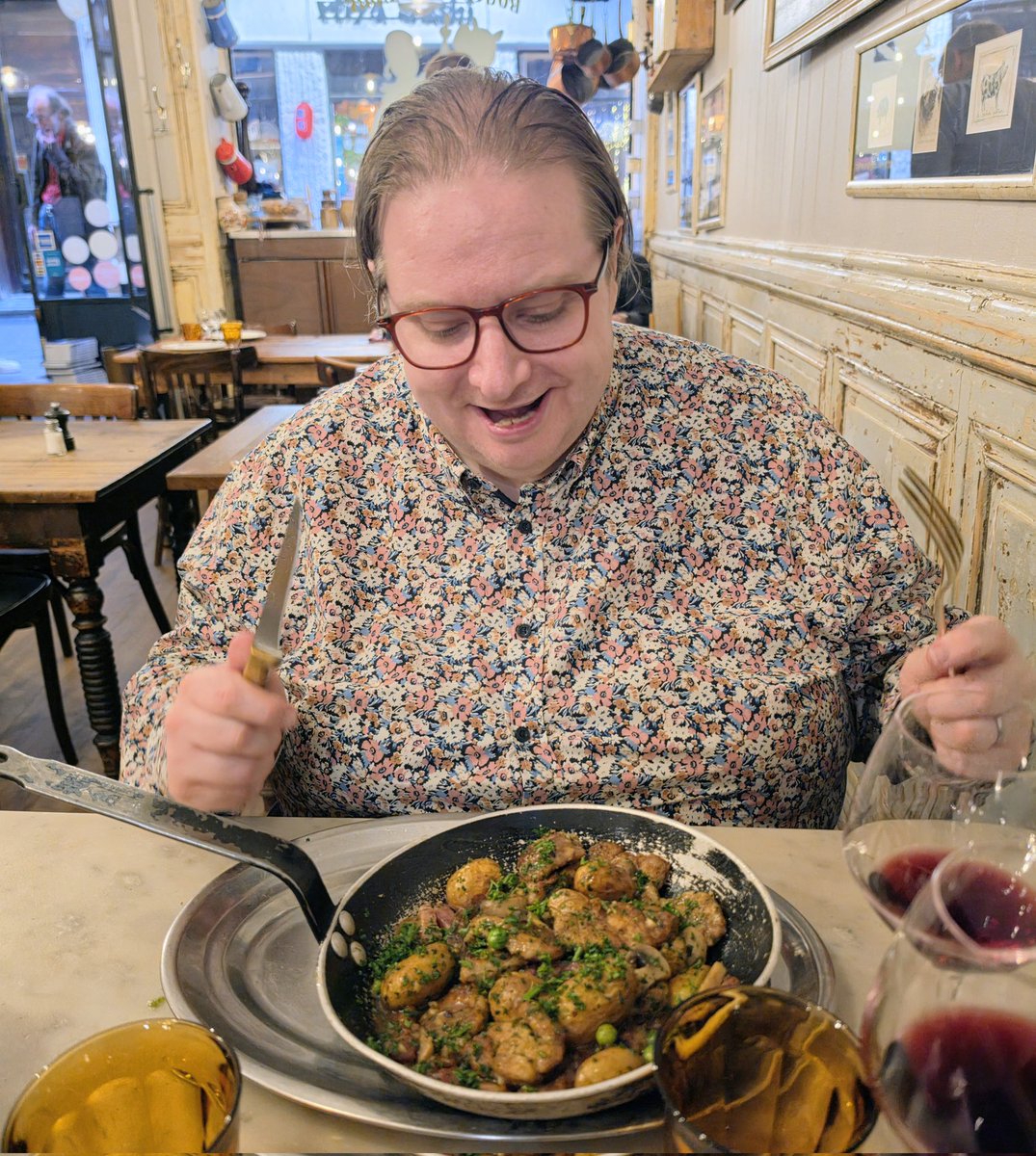 LomsterCode's tweet photo. Best Ris de Veau ever! The Rugby cow approves https://t.co/nCgVM0lQf0